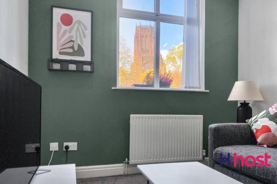 Trendy 2BR | Cathedral View | Baltic Mkt | parking