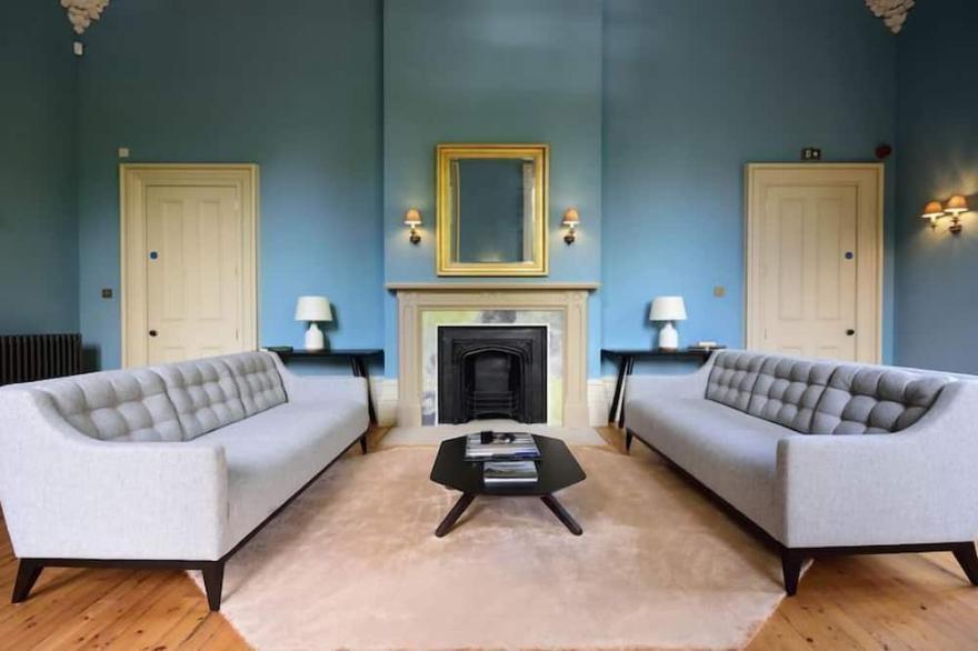 A lews castle that sleeps 4 guests  in 2 bedrooms