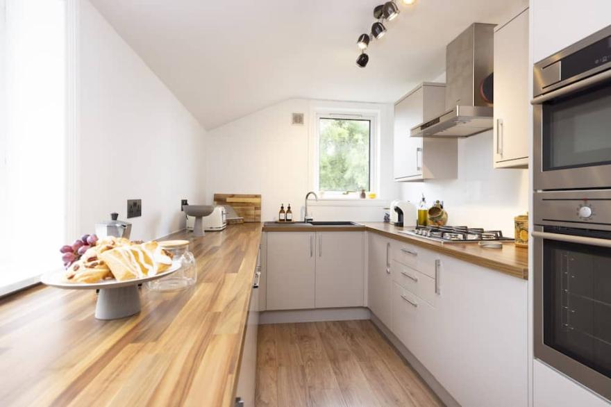 ALTIDO Boutique 2-bed house near Ravenscraig Park