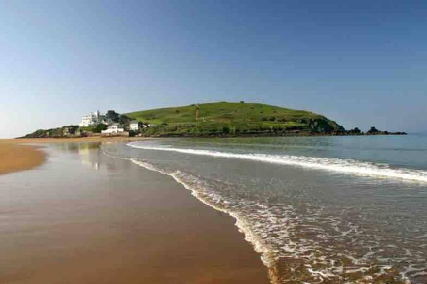 Beautiful 3-Bed Cottage in Plymouth ,country views