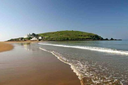 Beautiful 3-Bed Cottage in Plymouth ,country views