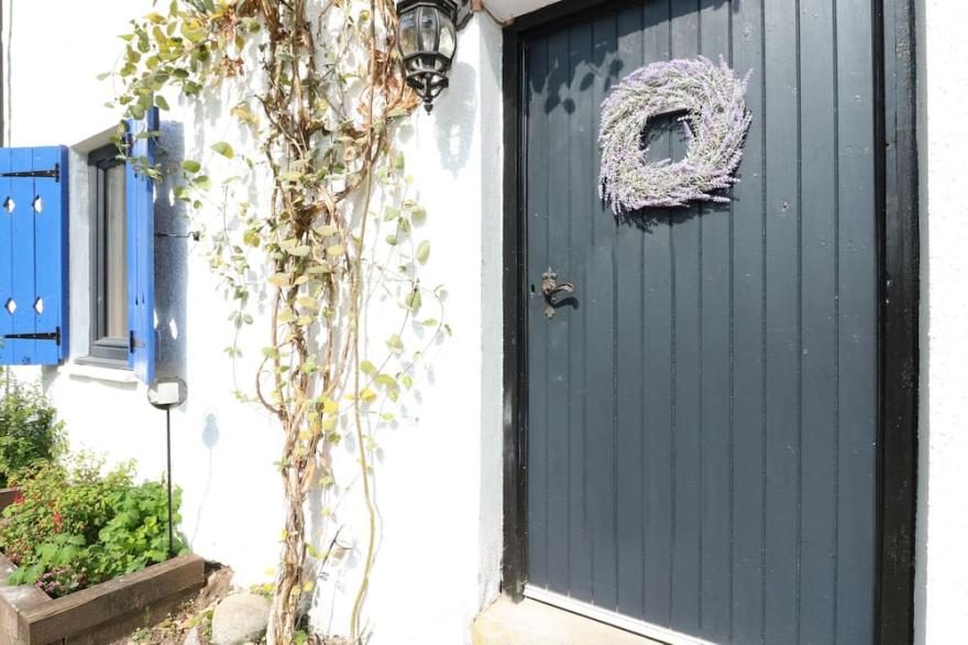 GORRIE'S LAIR, family friendly, with open fire in Spean Bridge
