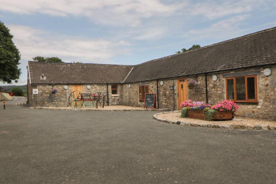 HARCOMBE HOUSE BUNGALOW 12, family friendly, with pool in Chudleigh