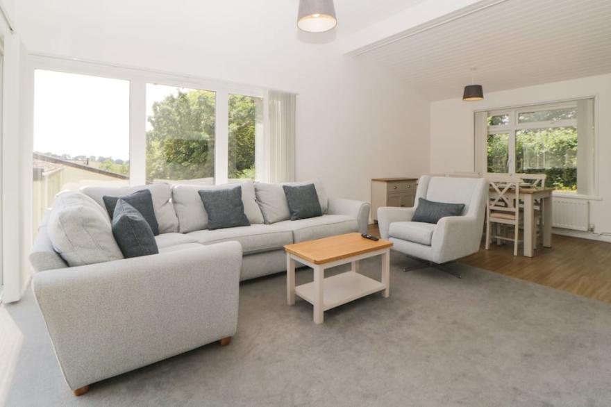 HARCOMBE HOUSE BUNGALOW 12, family friendly, with pool in Chudleigh