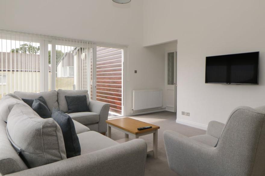 HARCOMBE HOUSE BUNGALOW 11, family friendly, with pool in Chudleigh