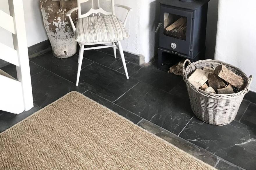 Beautiful Stone Cottage in Porthleven's Conservation Area Just 100m To Harbour