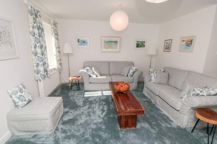 THE TIDAL SHACK, with pool in The Bay - Filey