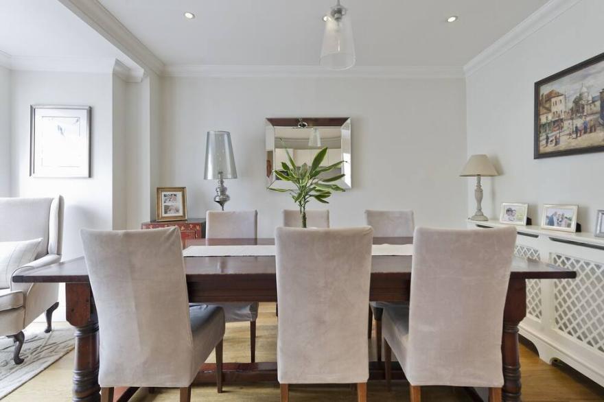 Courtside Calm by Wimbledon Village, by Veeve