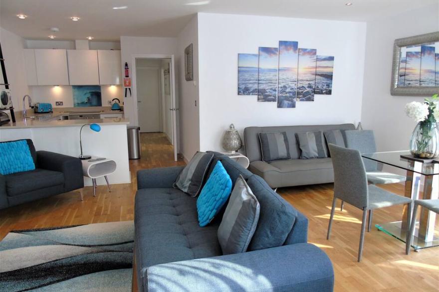 Luxury apartment Porth Cornwall within 2 min of the Beach and sea views