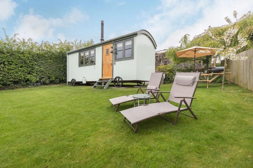 THE BRAE, romantic, character holiday cottage in Snainton