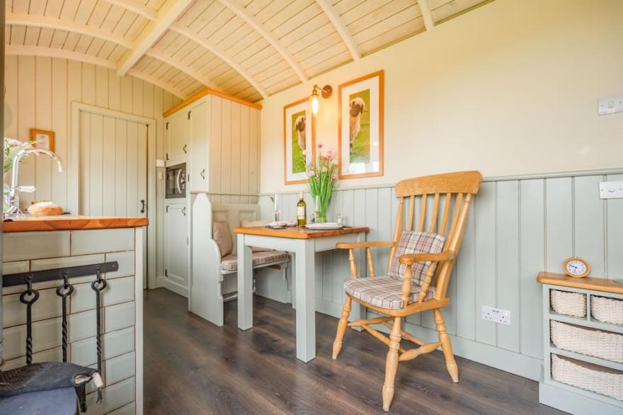 THE BRAE, romantic, character holiday cottage in Snainton