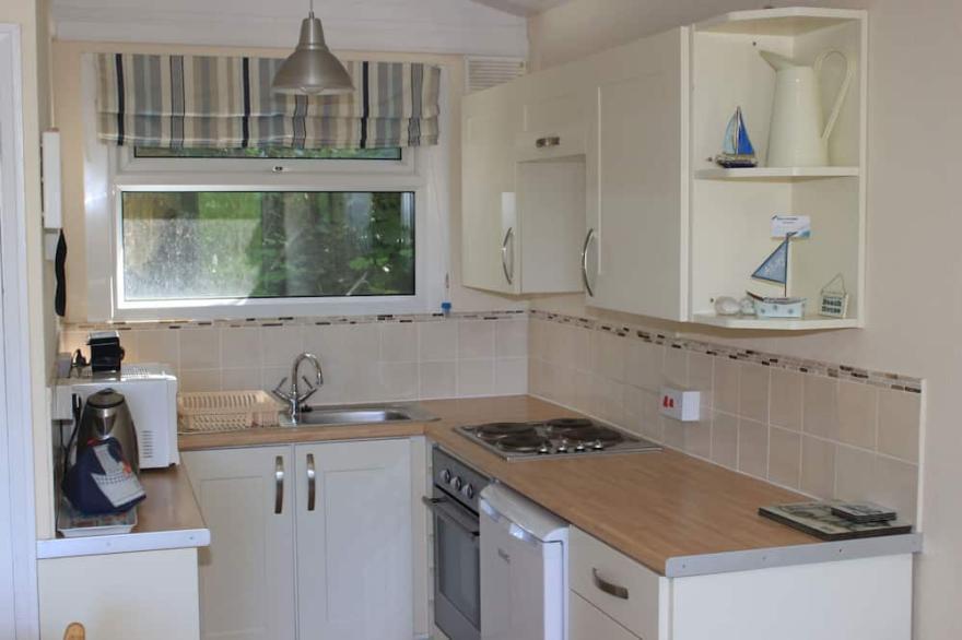 Lovely bright bungalow, tasteful coastal interior.