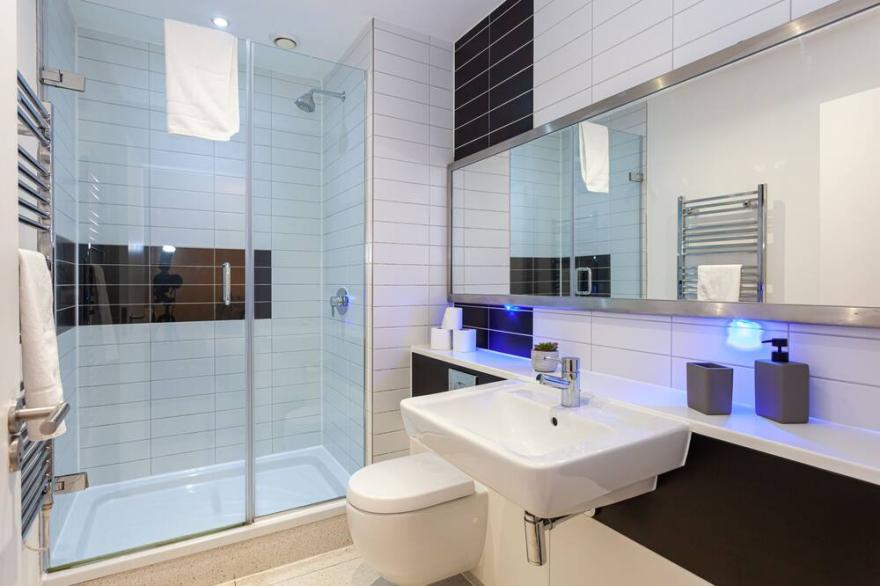 Two Bedroom Apartment In Skyline, Manchester M4