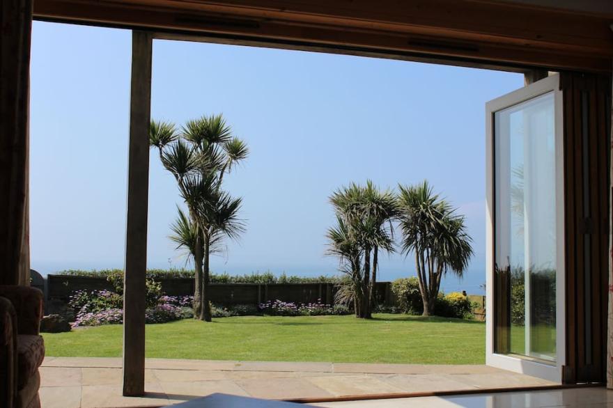 BayLodgeFalmouth: Beautiful, Luxury Beachfront Holiday Home In Falmouth, England