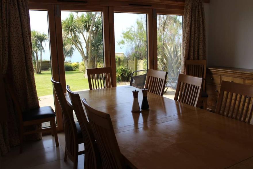 BayLodgeFalmouth: Beautiful, Luxury Beachfront Holiday Home In Falmouth, England