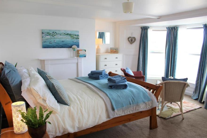 'No. 17' Town House with Sea View