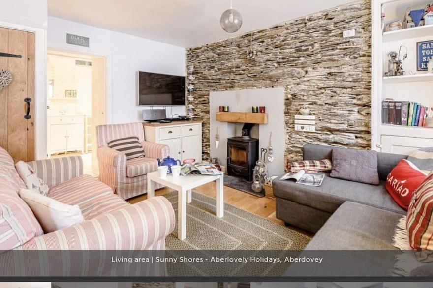 4 Evans Terrace Beautiful Cottage in the heart of Aberdovey! Free parking permit