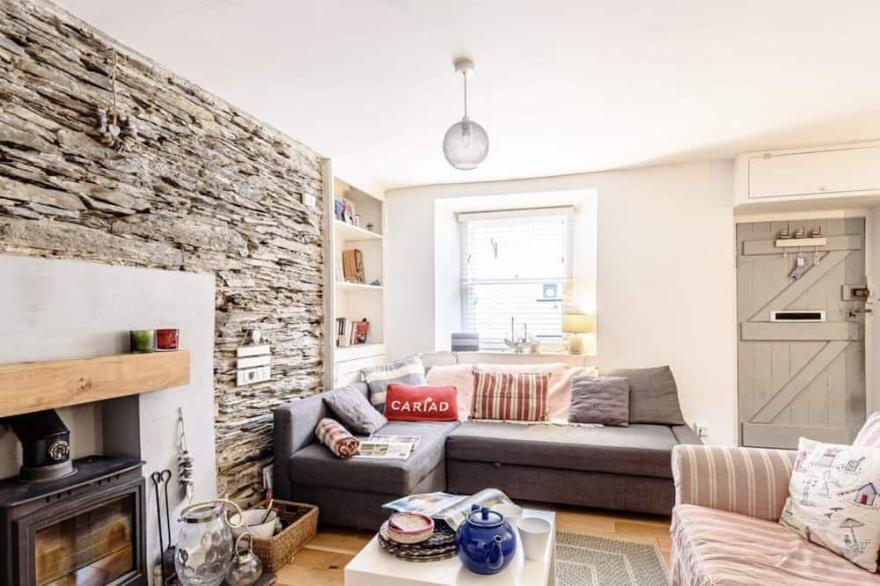 4 Evans Terrace Beautiful Cottage in the heart of Aberdovey! Free parking permit