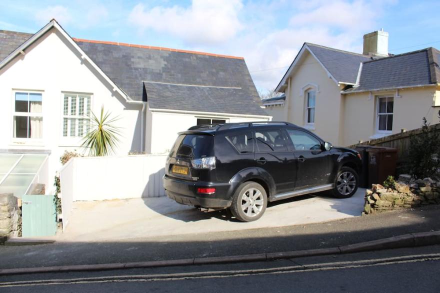 Beautifully Renovated 4- Bedroomed Semi-detached House, With Parking & Courtyard