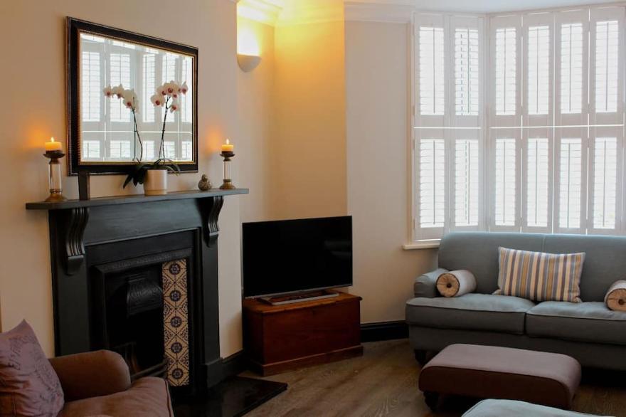 Beautifully Renovated 4- Bedroomed Semi-detached House, With Parking & Courtyard