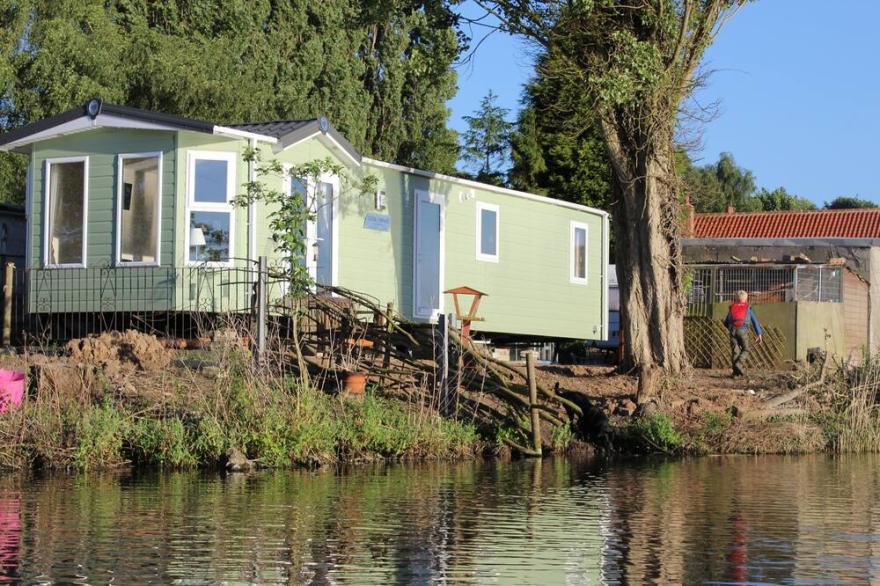 MARSHLANDS LAKESIDE NATURE RETREAT