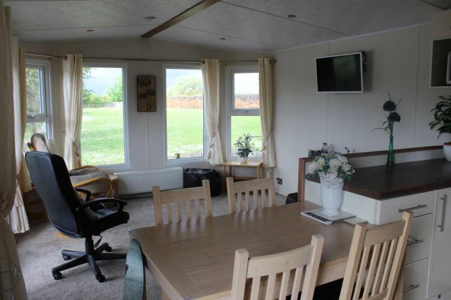 MARSHLANDS LAKESIDE NATURE RETREAT
