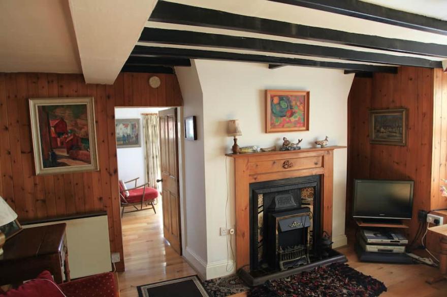 Attractive Georgian Cottage On Harbour Front With Wonderful Sea Views