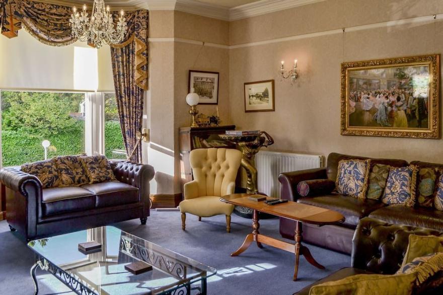 6 bedroom accommodation in Windermere