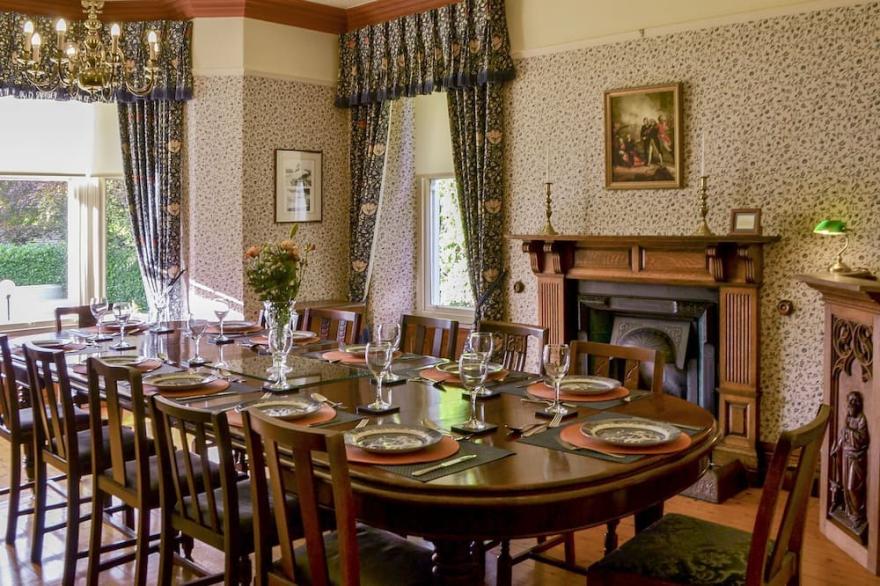 6 bedroom accommodation in Windermere