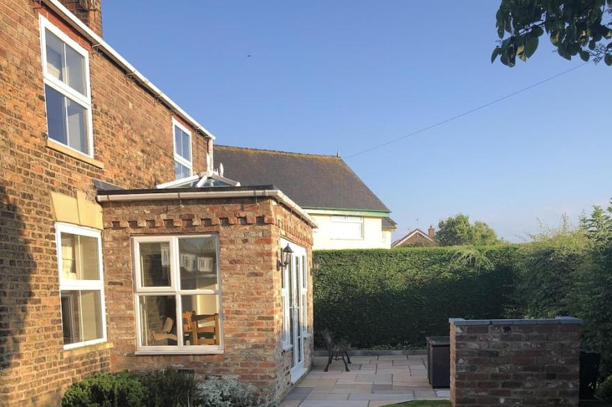 Luxury 4 Bedroom Holiday Cottage In East Yorkshire Between Beverley & Hornsea