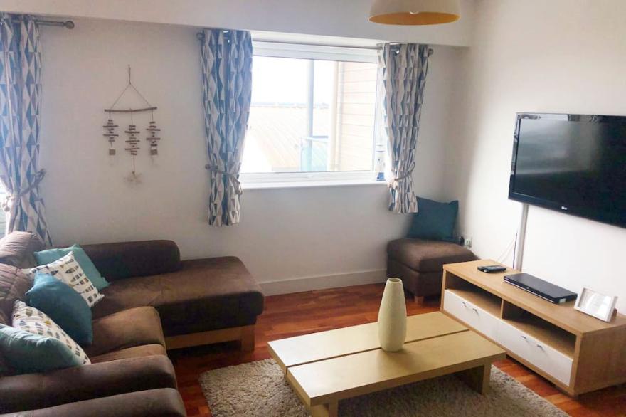 2 bedroom, apartment sleeps 4 with sea views Fistral Beach, Secure parking, WIFI