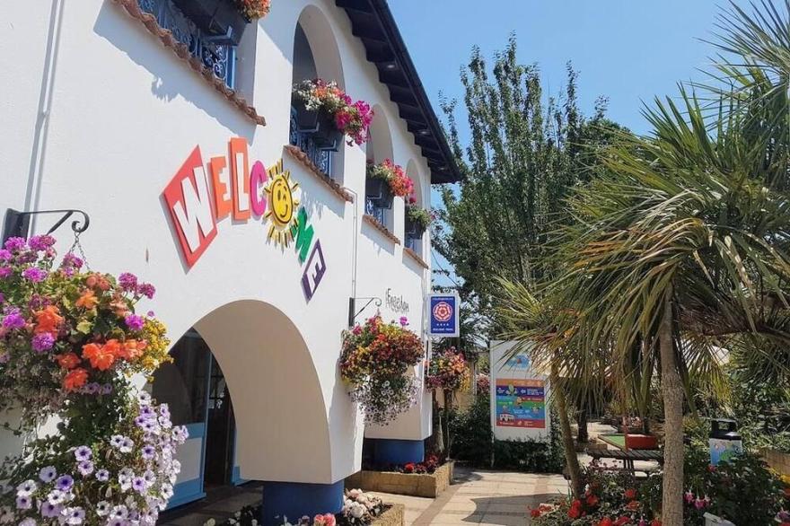Beaches, 2 Bedroom Chalet On the 4*Welcome Holiday Park, Dawlish Warren, Devon
