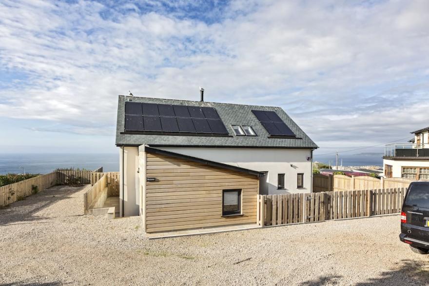 Luxury 5 Bedroom House in St Ives - Hot tub, parking, WIFI, Stunning views