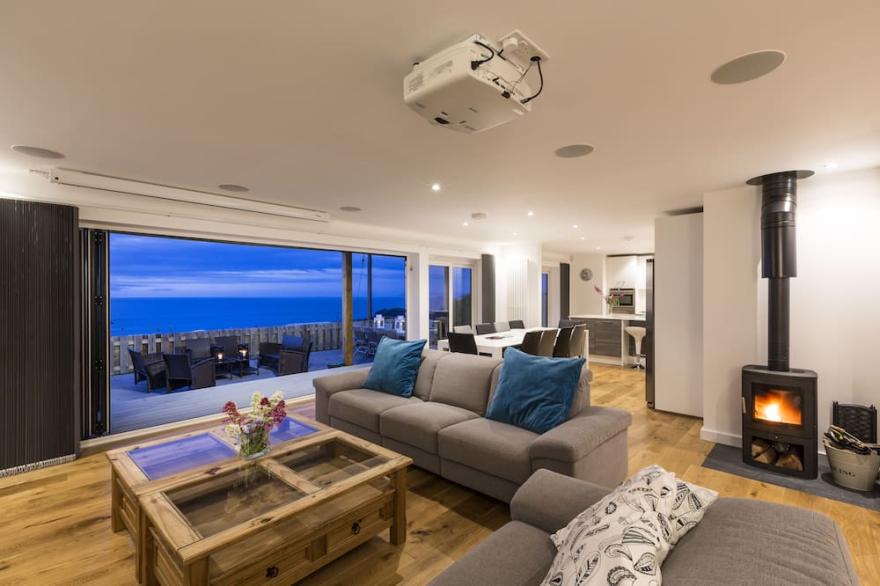 Luxury 5 Bedroom House in St Ives - Hot tub, parking, WIFI, Stunning views