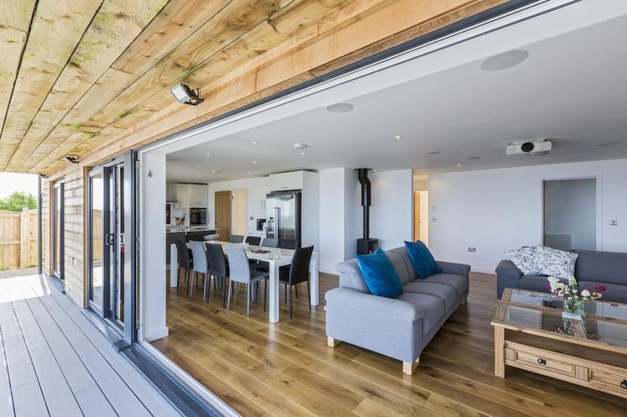 Luxury 5 Bedroom House in St Ives - Hot tub, parking, WIFI, Stunning views