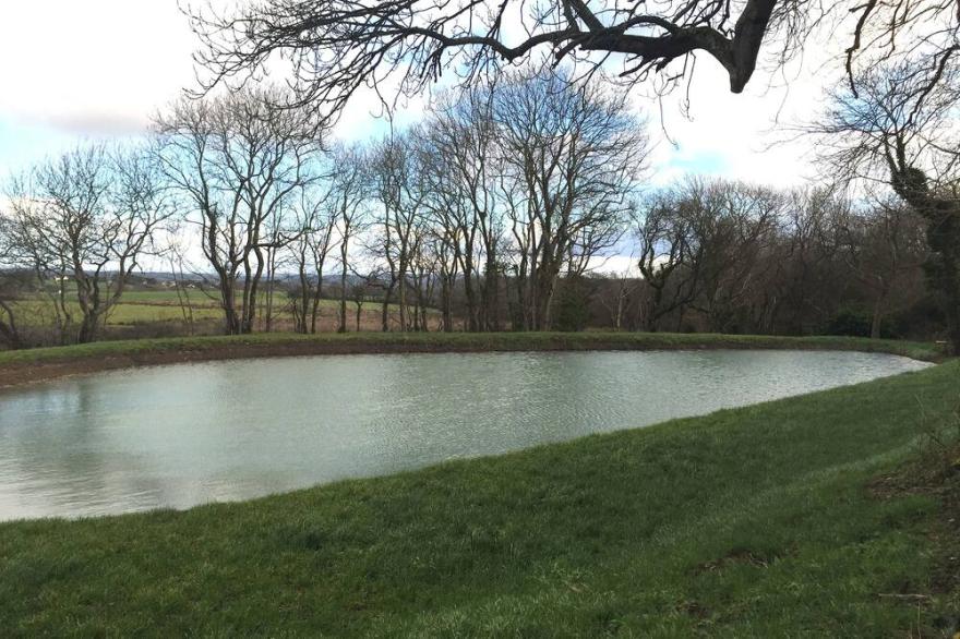 Spacious Pembrokeshire Targate Farm- 4 bedrooms, 2 living rooms, sleeps 10