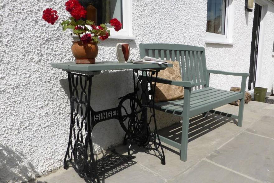 Spacious Pembrokeshire Targate Farm- 4 bedrooms, 2 living rooms, sleeps 10