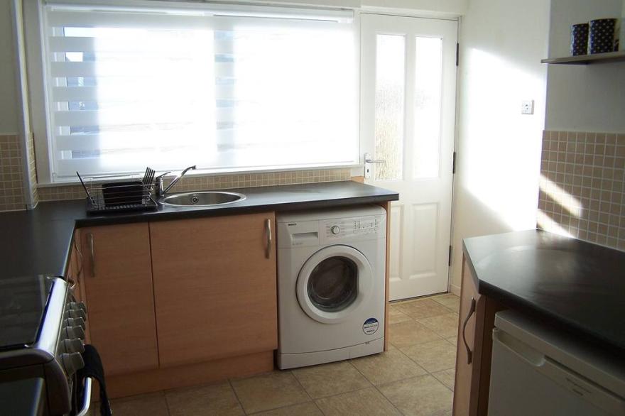 Semi-Detached Home With 2 Double Bedrooms Sleeping 4 People.