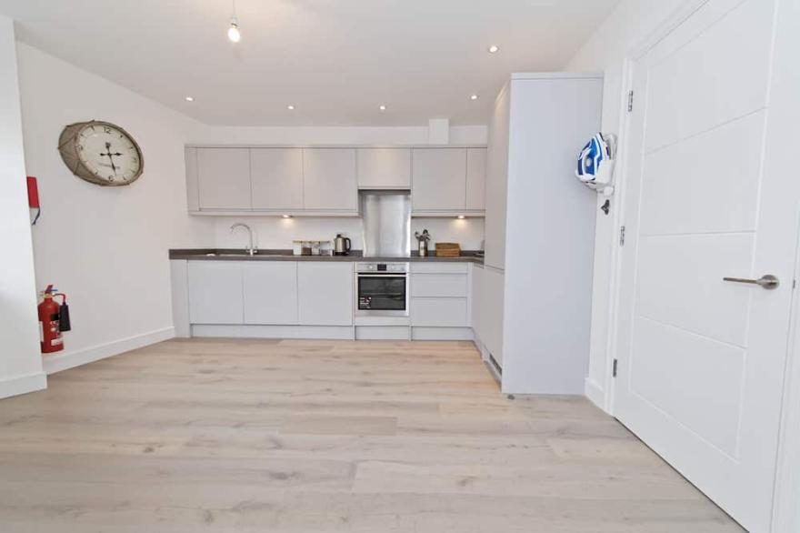 LUXURY TOWN CENTRE 2 BEDROOM APARTMENT