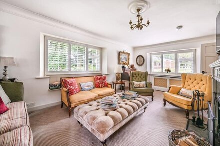 The Manor House -  a tremaine manor that sleeps 13 guests  in 7 bedrooms