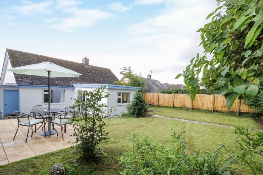 SALTY PUFFIN, pet friendly, country holiday cottage in Benllech
