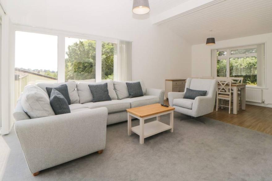 HARCOMBE HOUSE BUNGALOW 1, pet friendly, with pool in Chudleigh