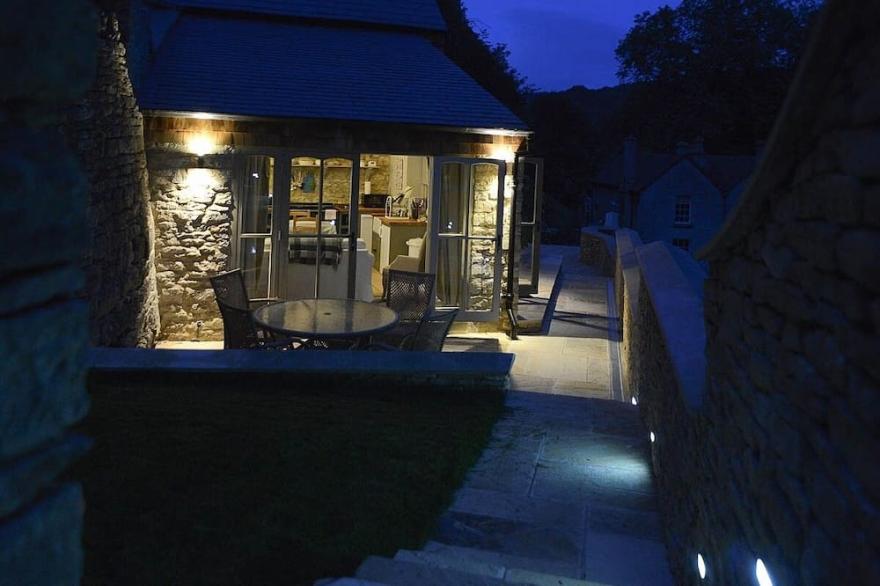 Luxurious One Bed Hideaway In The Cotswolds