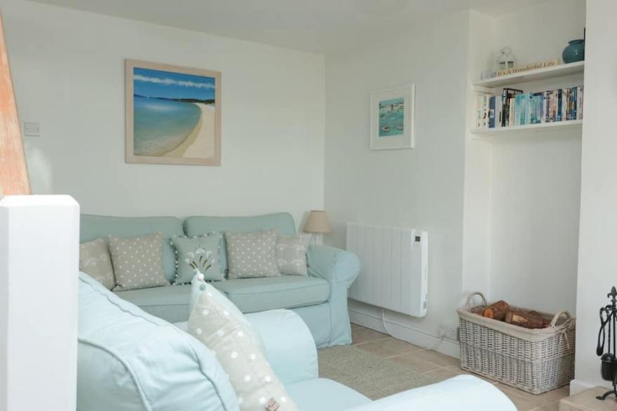 PEBBLE COTTAGE, family friendly, with a garden in St Just