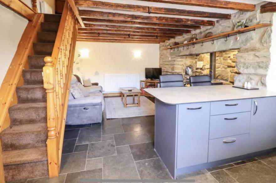 Grade ll listed cottage in Snowdonia National Park, in the village of Llanbedr