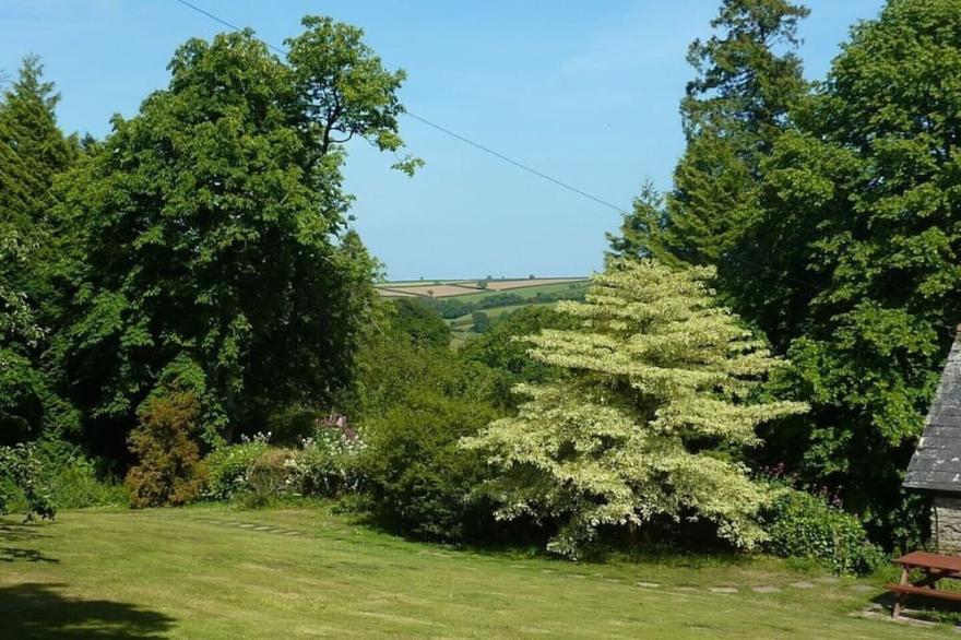 The Coach House Sleeps 6 (3 Bedrooms)