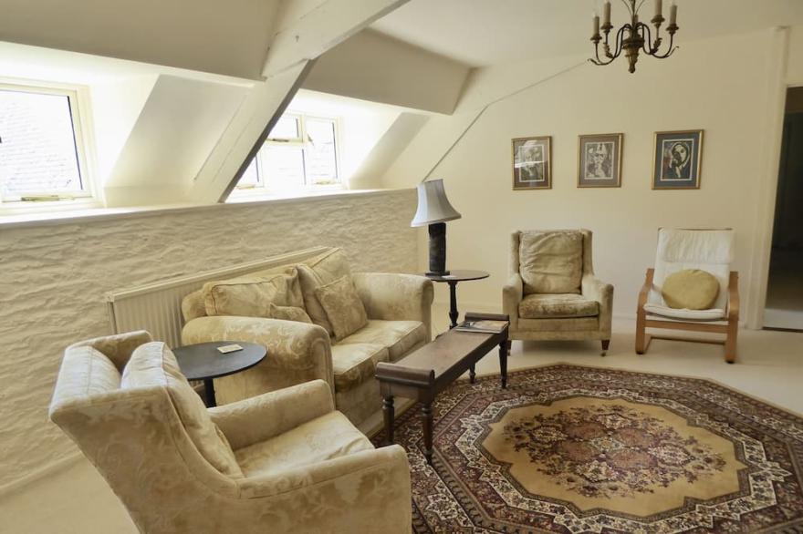 The Coach House Sleeps 6 (3 Bedrooms)