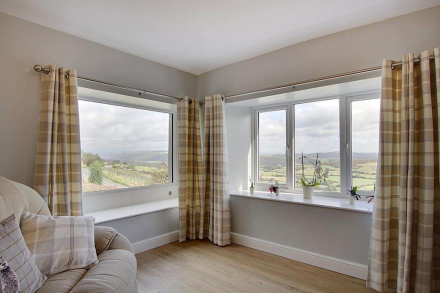 Lakenhow - Detached Holiday Home near Ulverston, Breathtaking Views, Sleeping 8