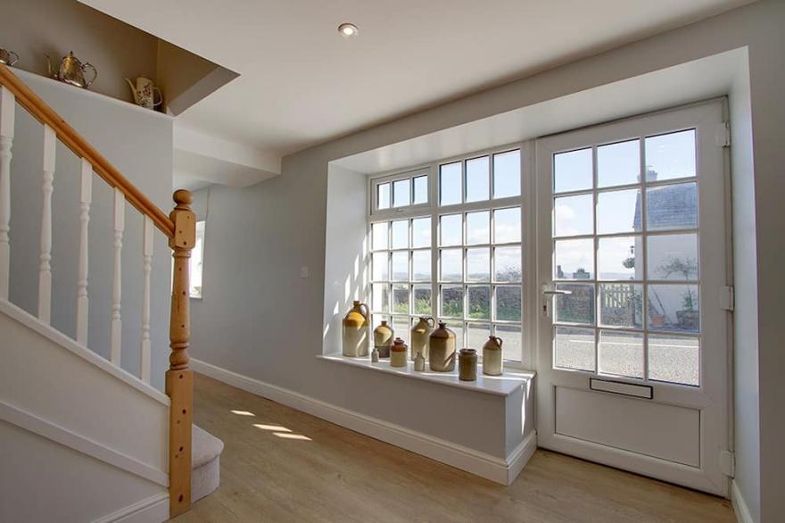Lakenhow - Detached Holiday Home near Ulverston, Breathtaking Views, Sleeping 8