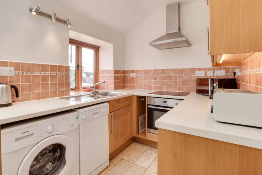 Wonderful private villa for 2 people with WIFI, TV, patio, pets allowed and parking